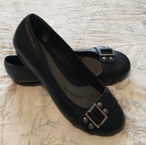 Woman's Nurture Black flats, size 6